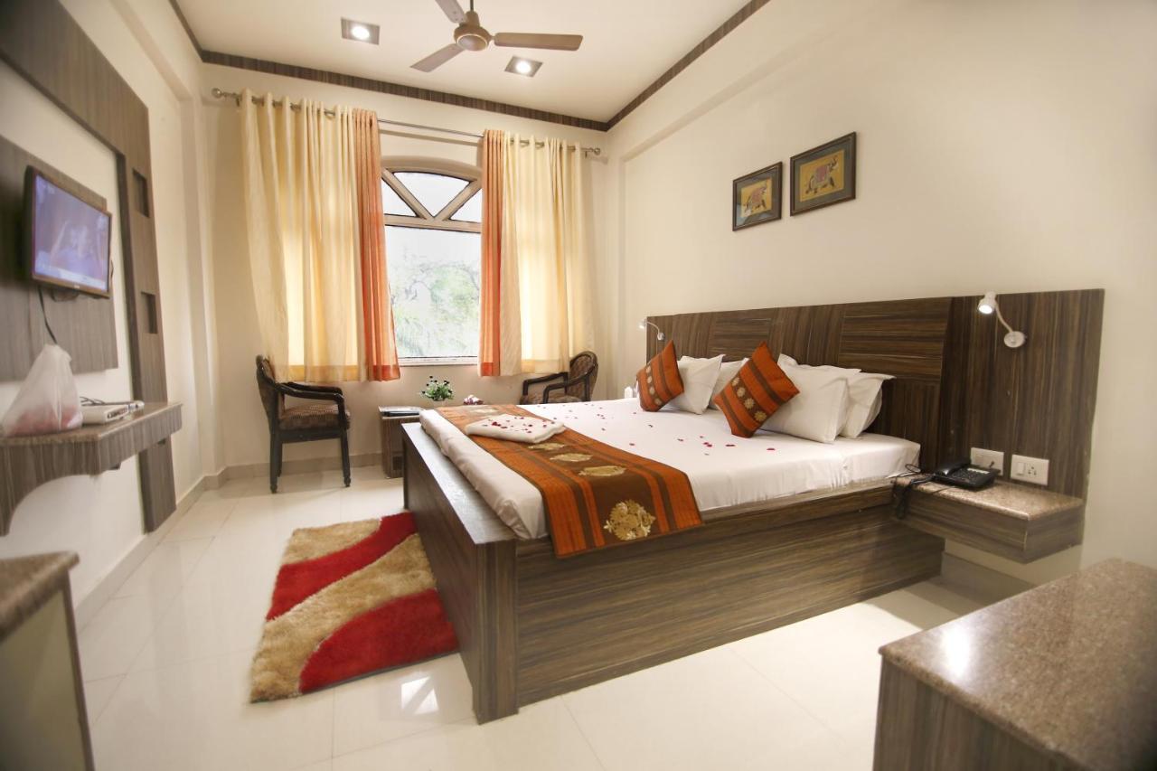 Hotel Sheetal Regency,Near Janambhumi Mathura Dış mekan fotoğraf