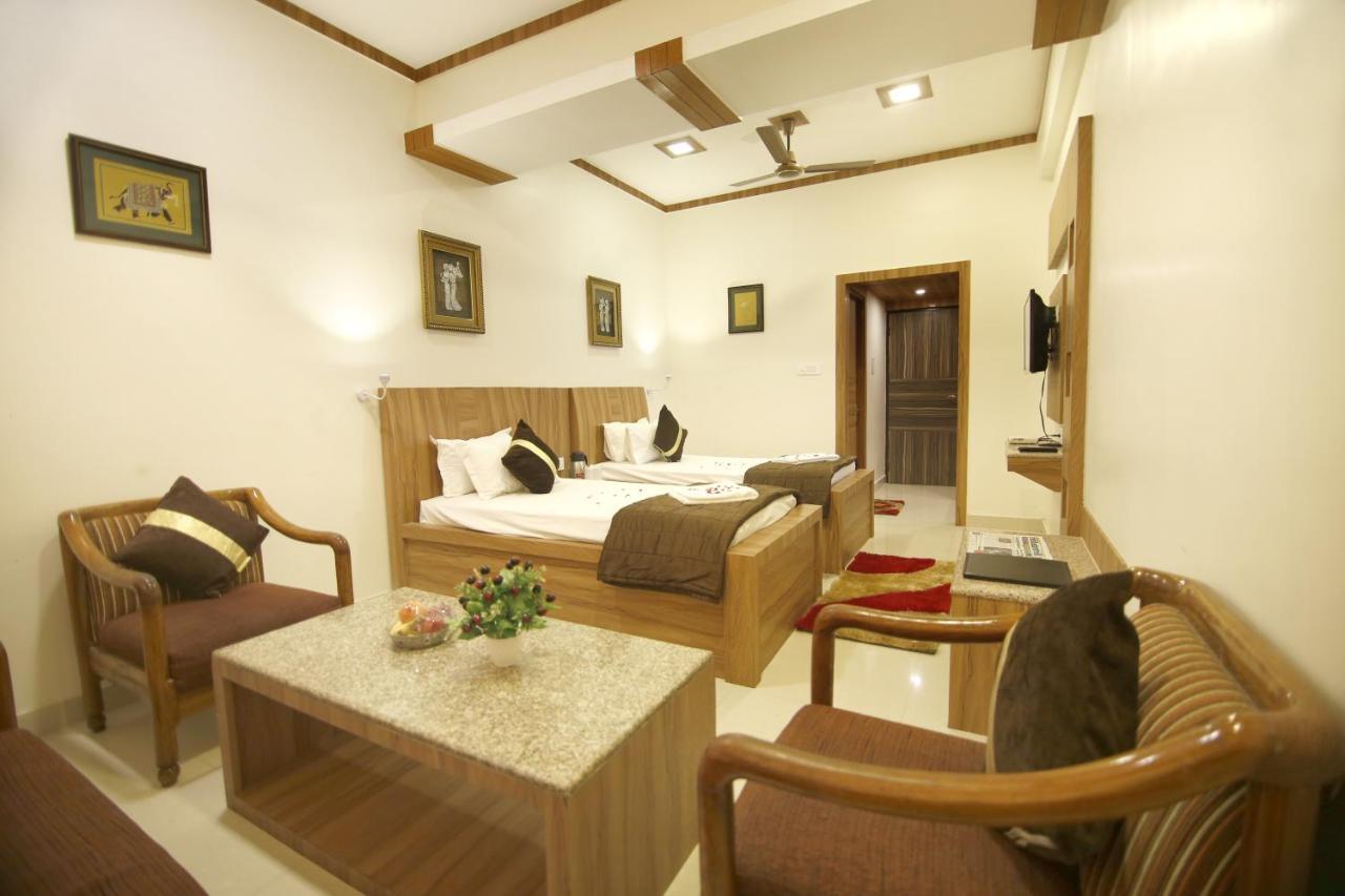 Hotel Sheetal Regency,Near Janambhumi Mathura Dış mekan fotoğraf
