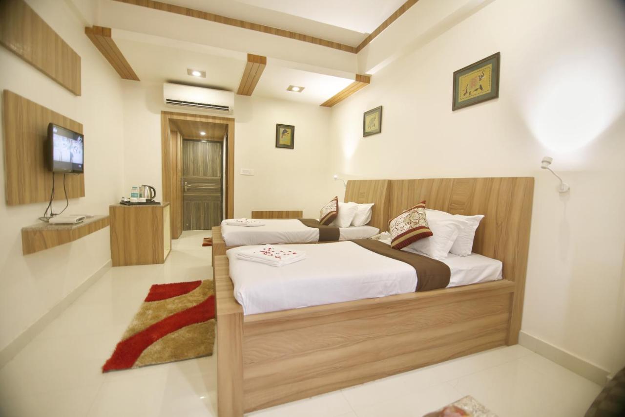 Hotel Sheetal Regency,Near Janambhumi Mathura Dış mekan fotoğraf