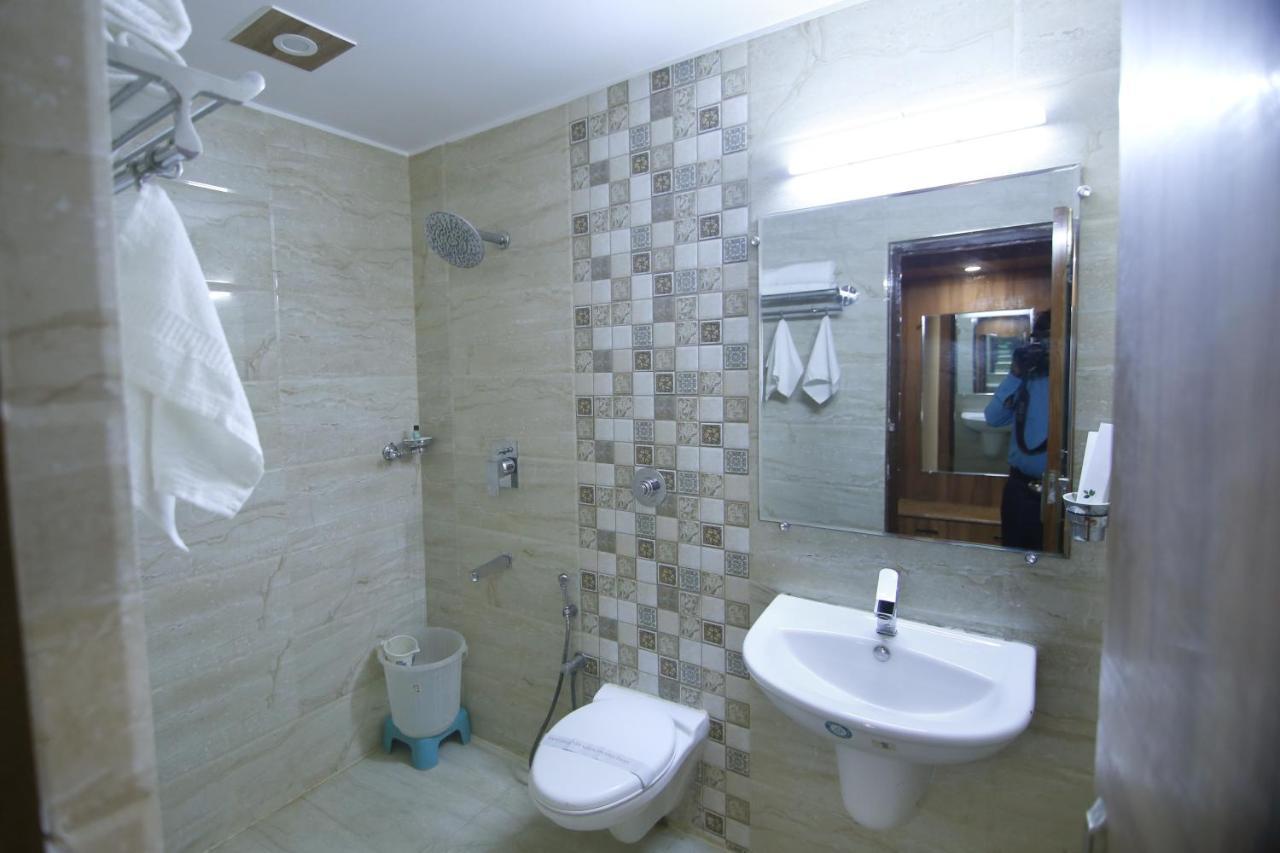Hotel Sheetal Regency,Near Janambhumi Mathura Dış mekan fotoğraf
