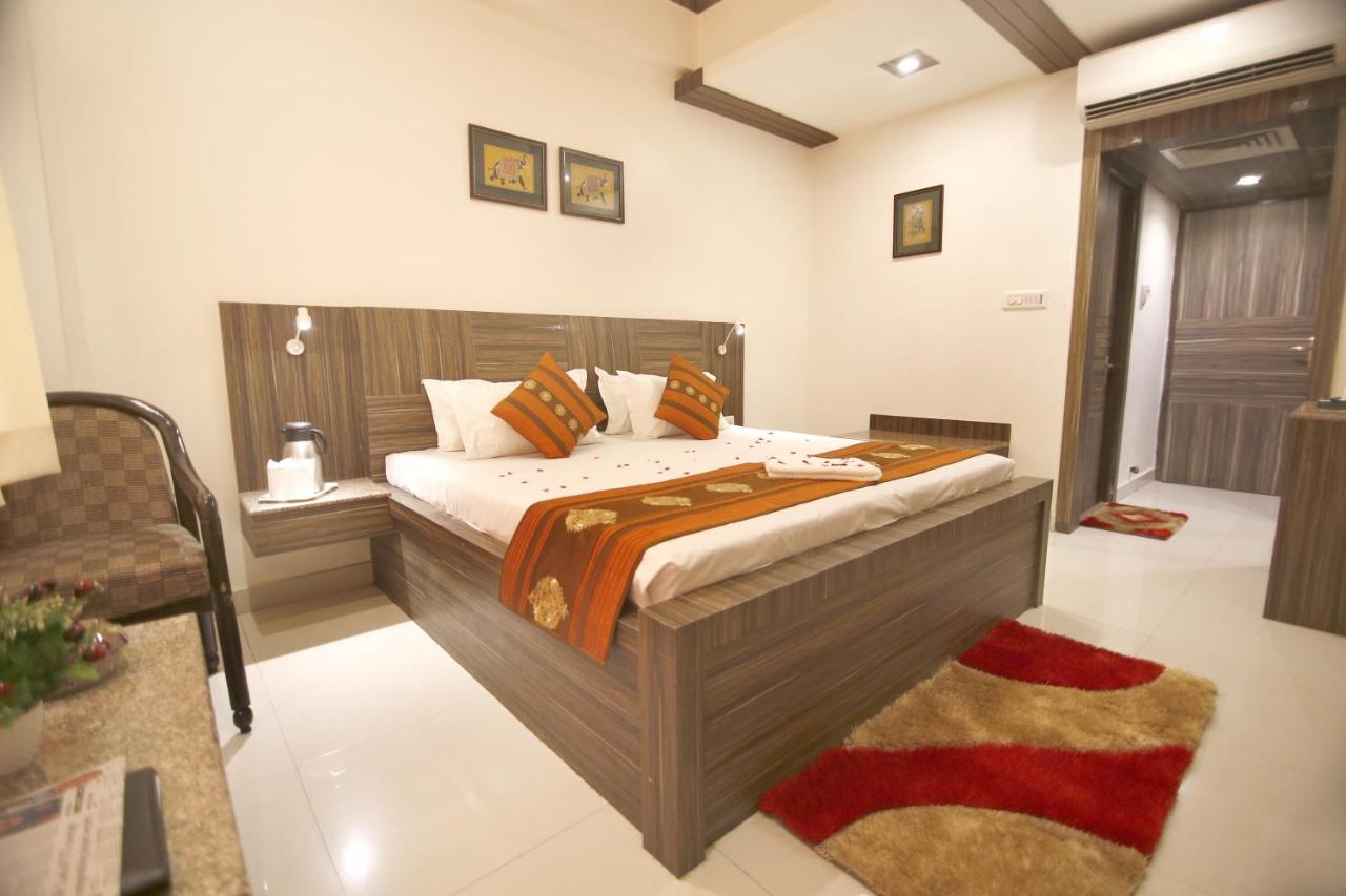 Hotel Sheetal Regency,Near Janambhumi Mathura Dış mekan fotoğraf
